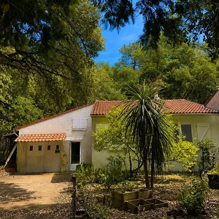 Maison Entre Foret Et Au Calme Sur 6 Pers Hébergement de vacances *